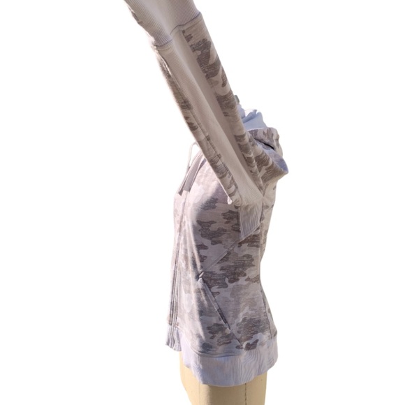Athleta Triumph Hoodie. Gray camo zip up jacket. Size Medium. - Picture 6 of 9